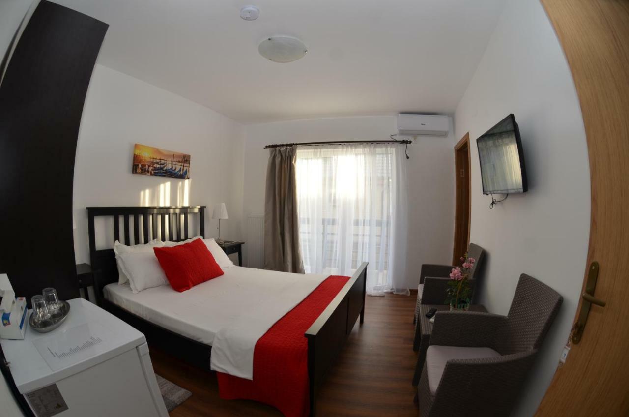Hotel California Dreaming à Năvodari Extérieur photo